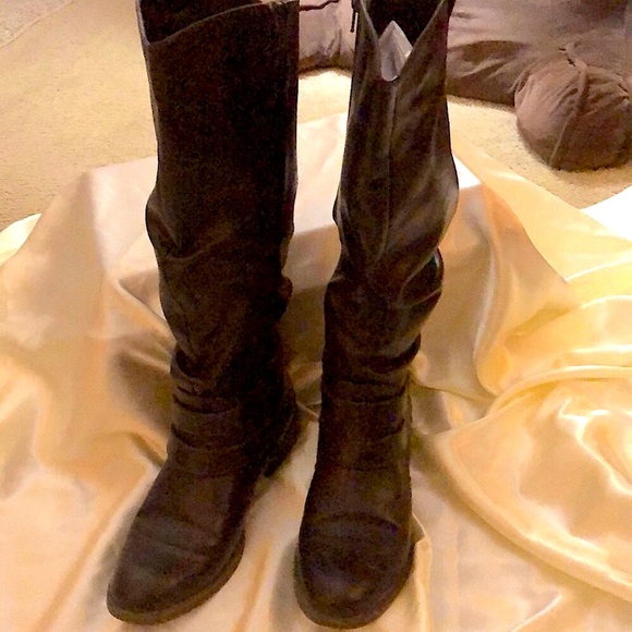 Brown knee high boots - Picture 3 of 5